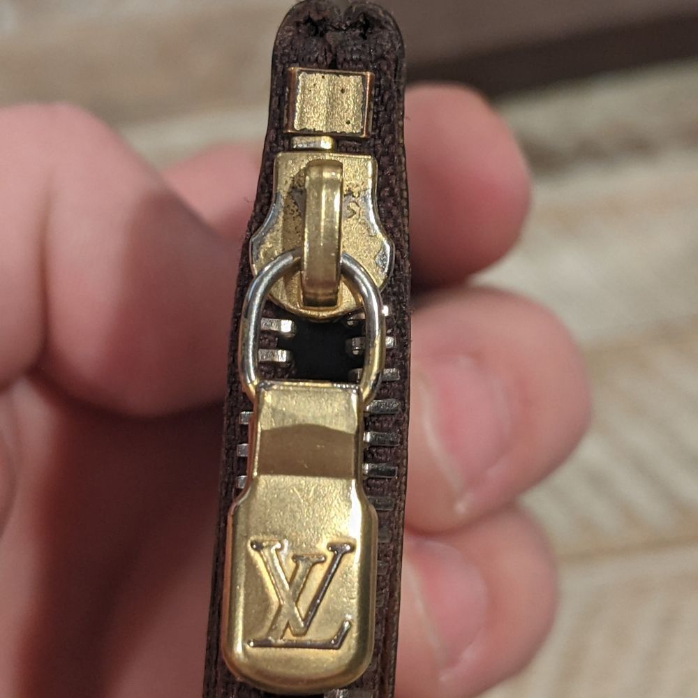 Louis Vuitton Monogram Key Cles Pouch - Picture 4 of 13